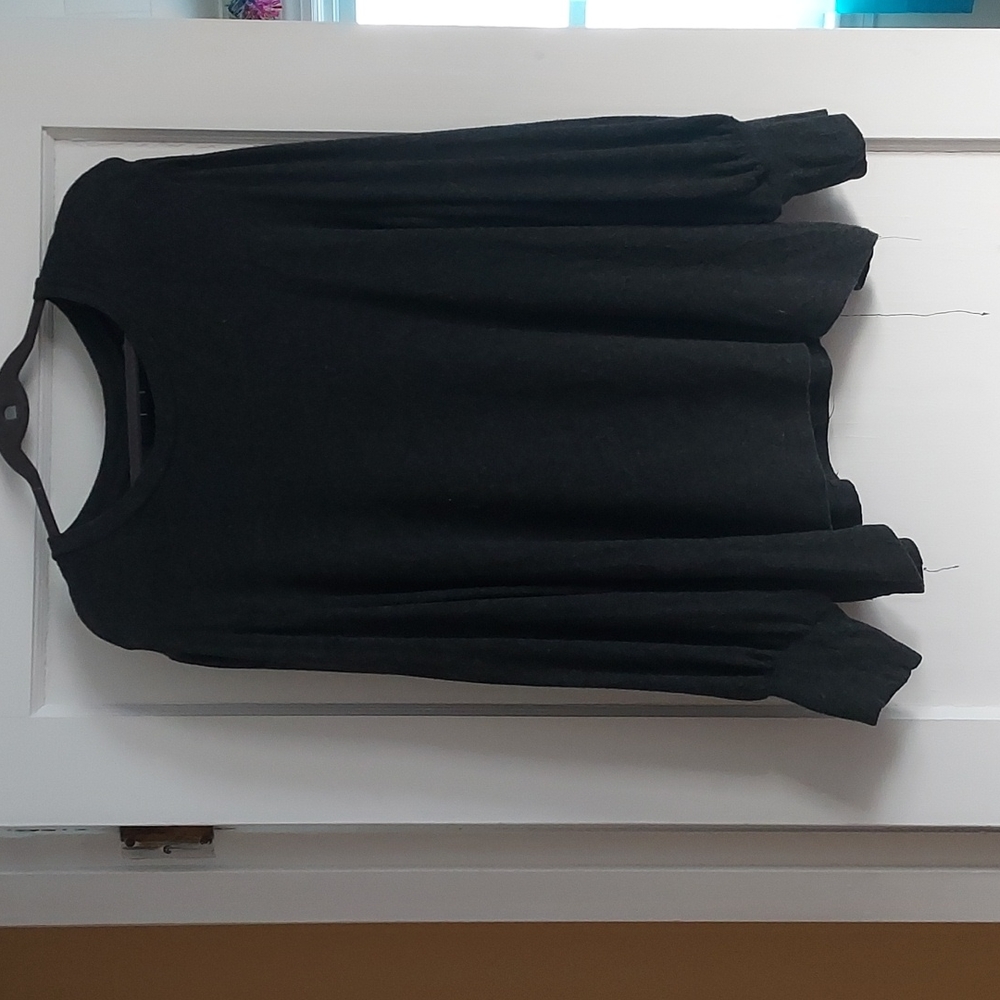 A black, 2X, tahari top